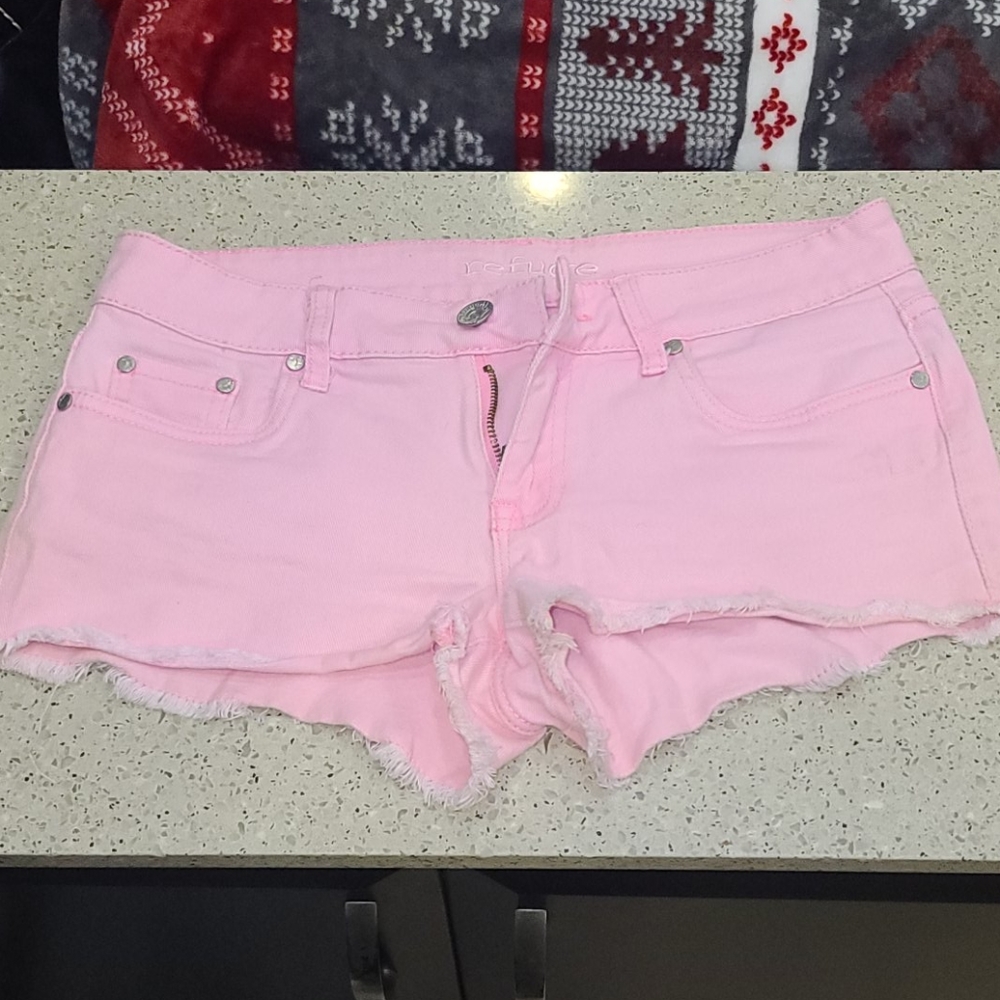 Low rise light pink shorts